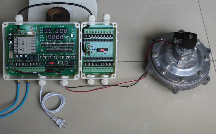 Controlador de pulso Xiechang® SXC-X8A5 conectado a uma válvula de pulso eletromagnética